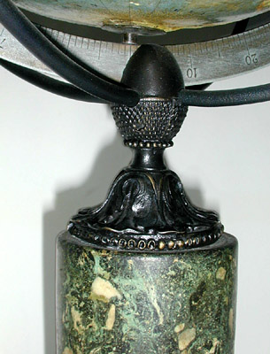 detail: base