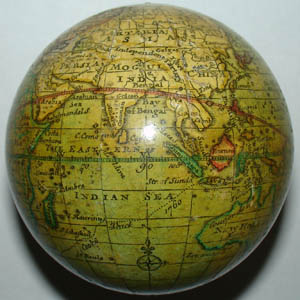 Correct Globe pocket globe detail