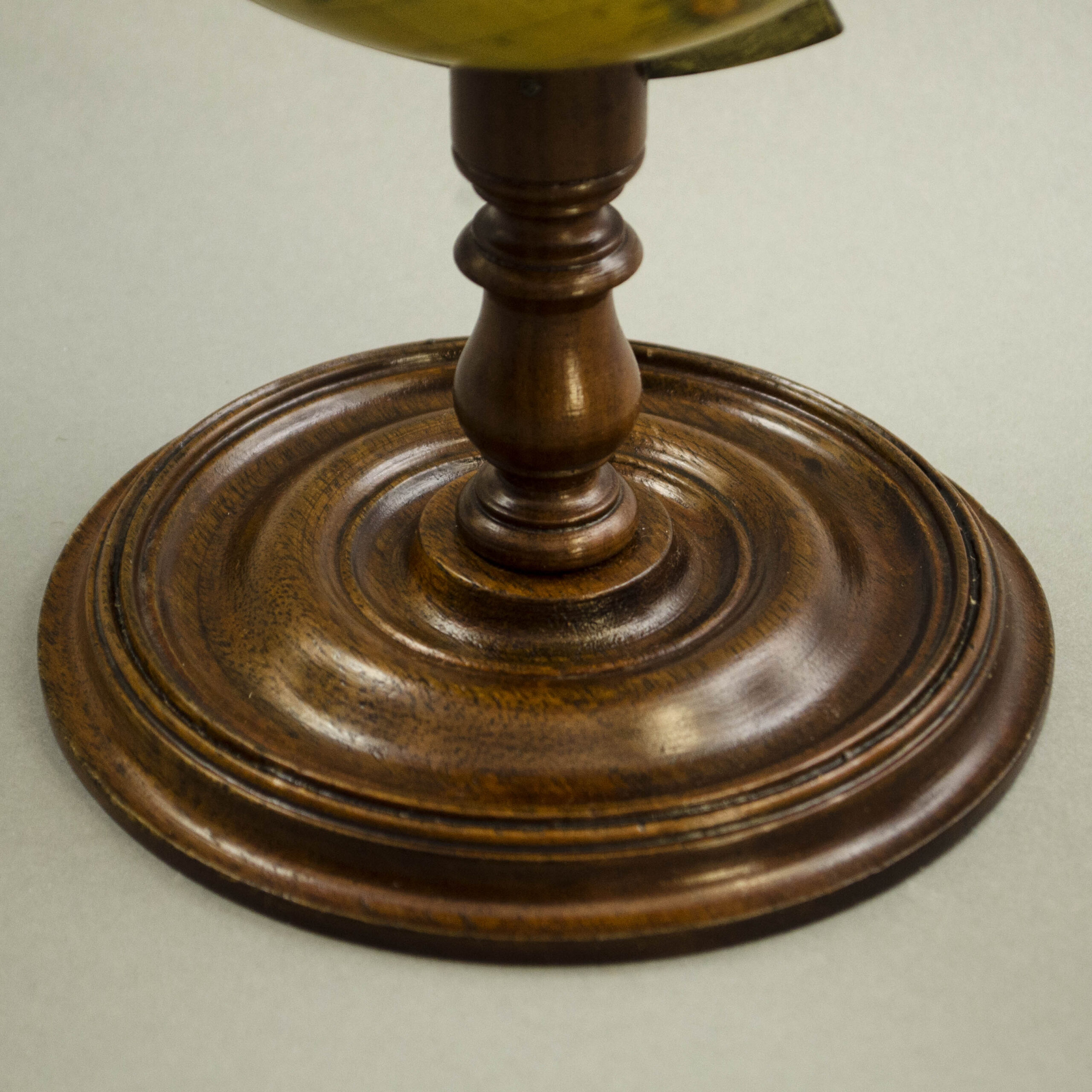Smith & Son 6-Inch Terrestrial Table Globe, detail